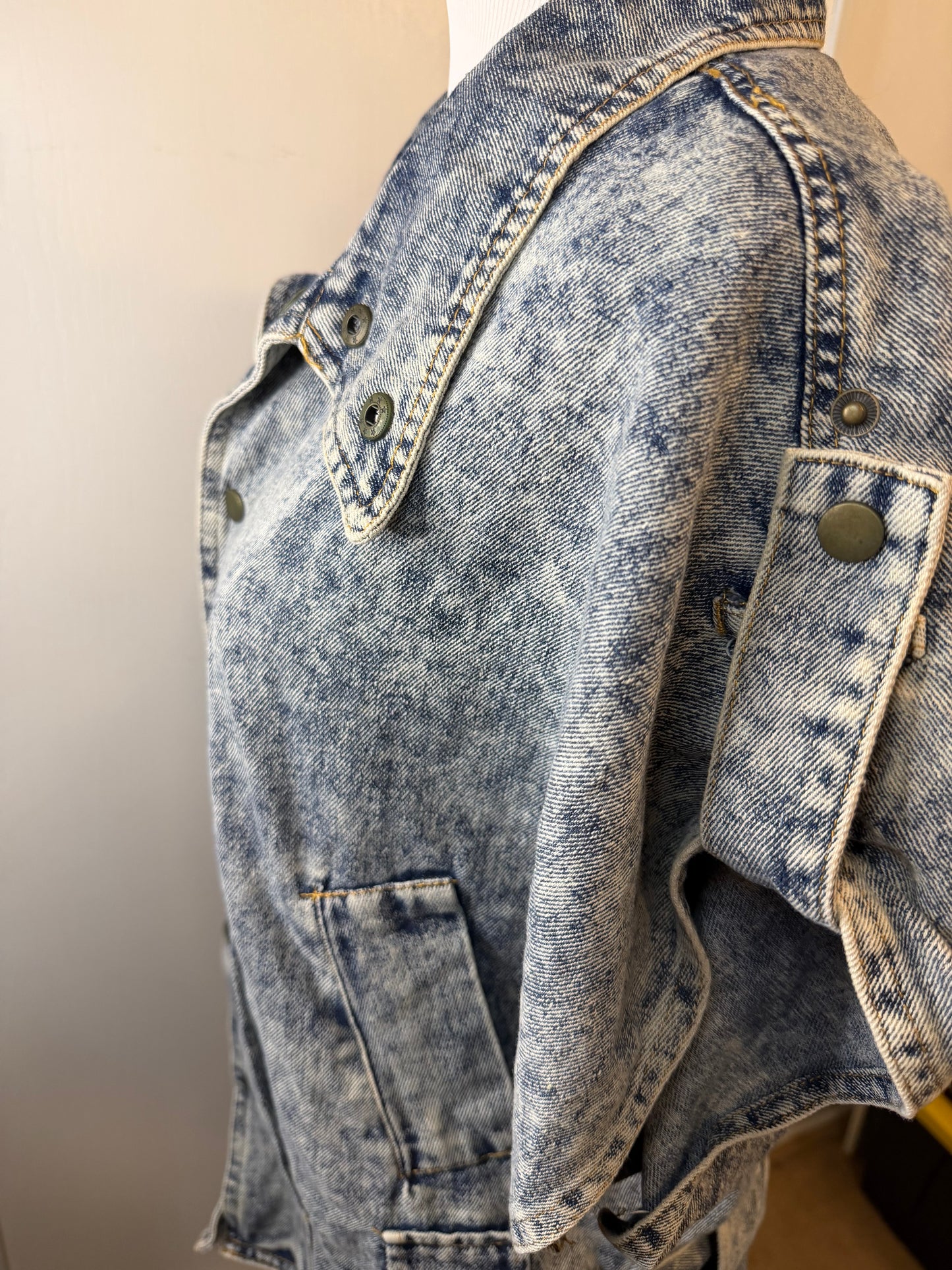 Amber Moon Revival: 100% Cotton Acid Washed Denim Belted Shirt Jacket