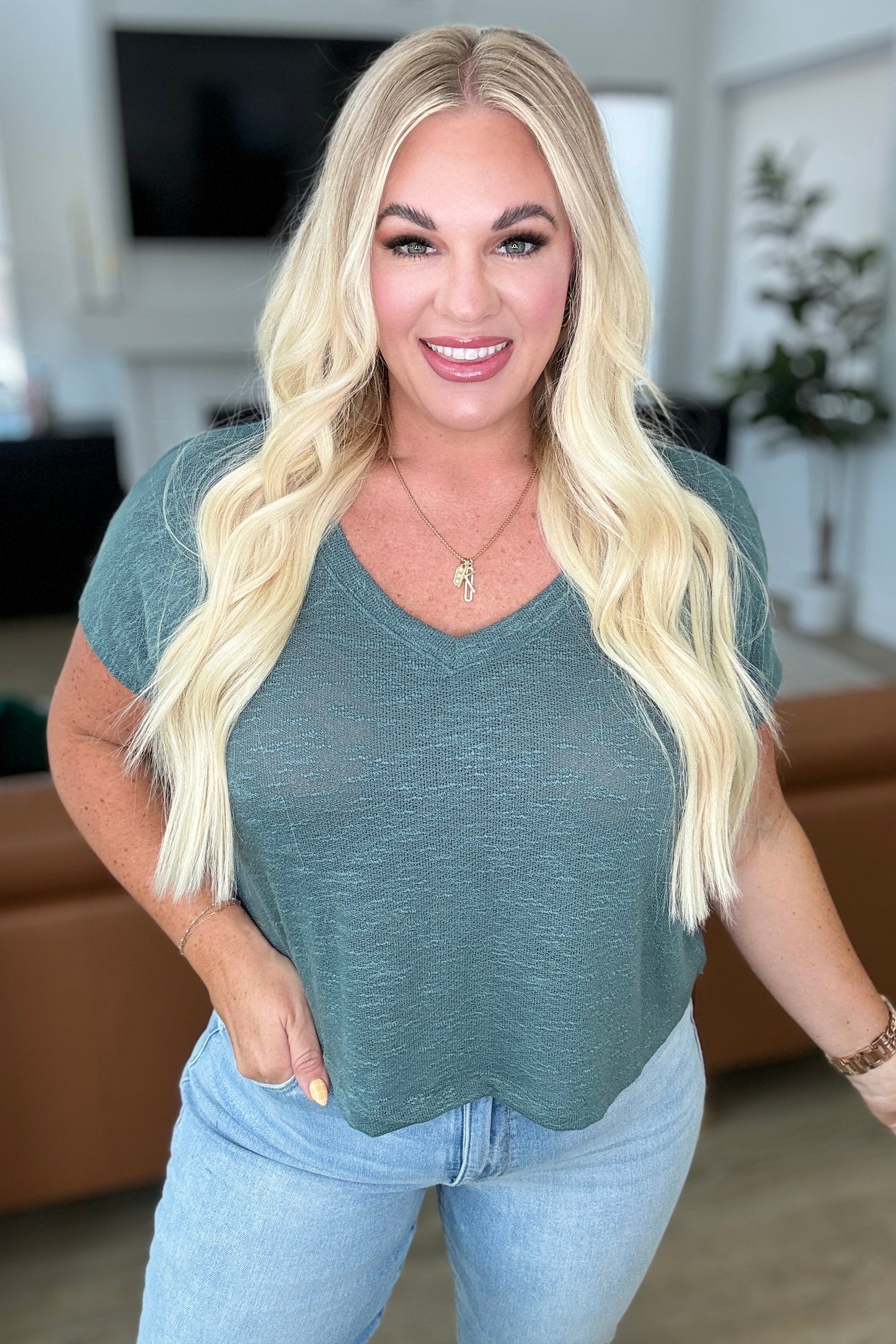 Classic Comfort Cropped V-Neck in Ash Jade