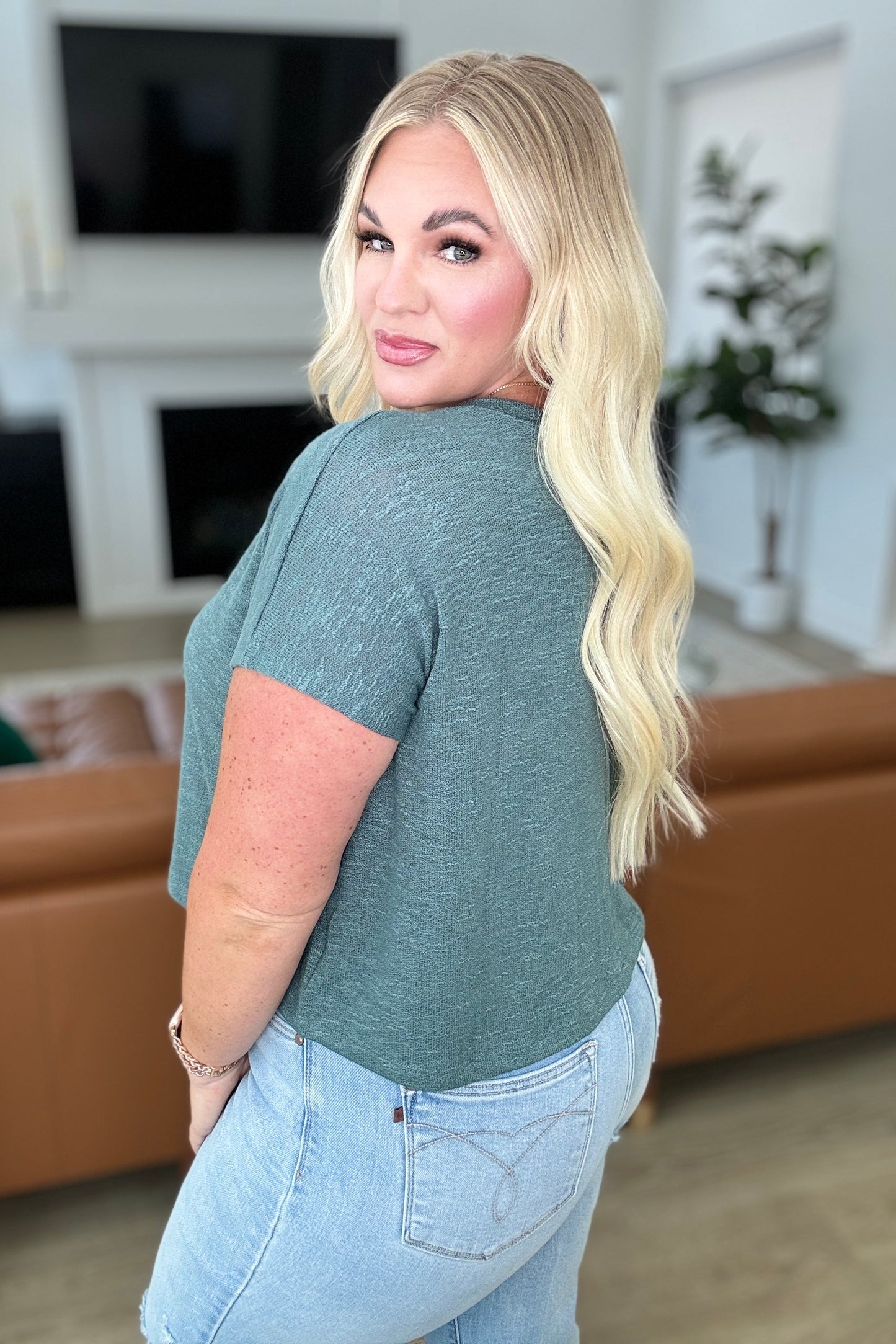Classic Comfort Cropped V-Neck in Ash Jade
