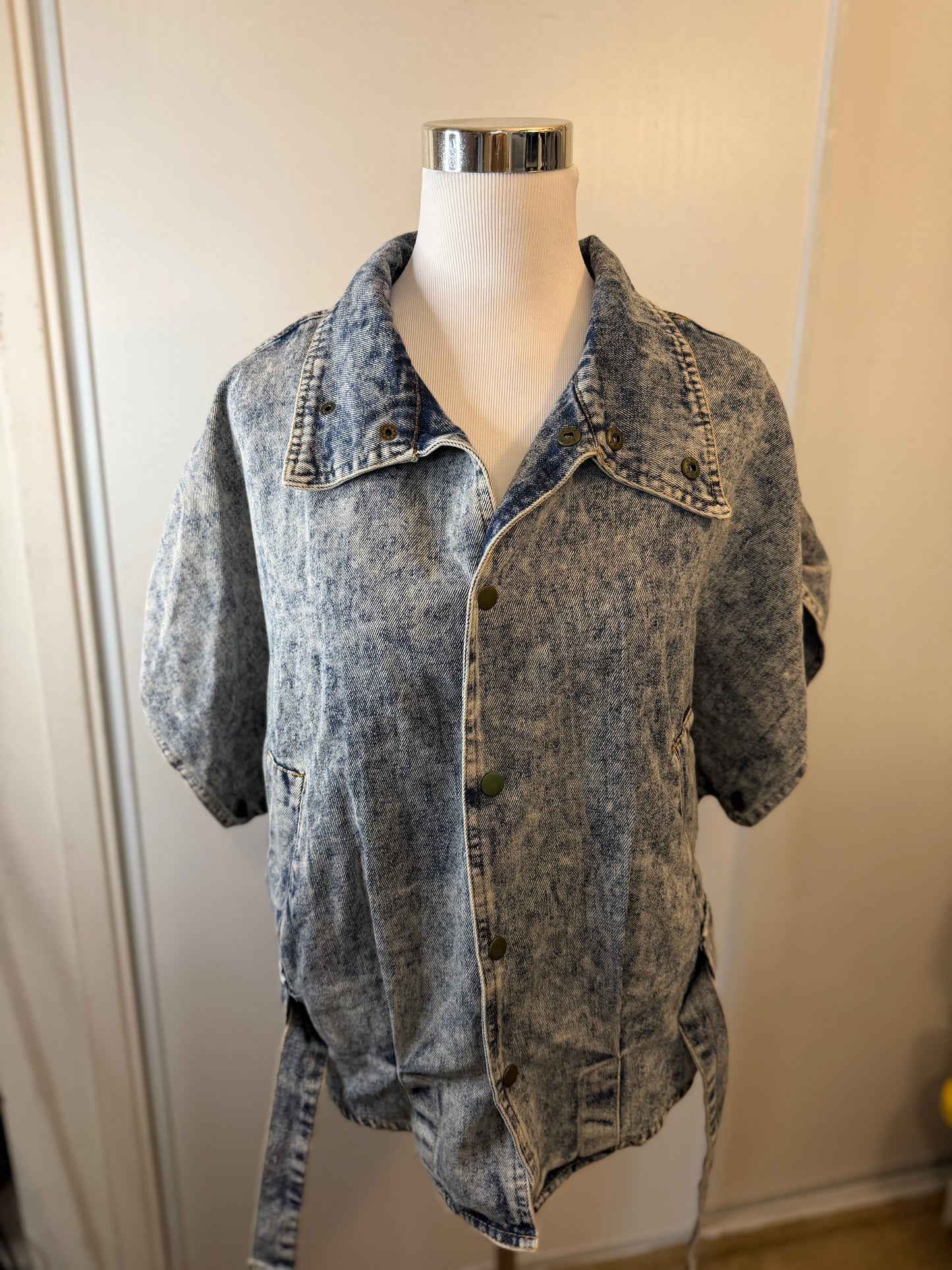 Amber Moon Revival: 100% Cotton Acid Washed Denim Belted Shirt Jacket