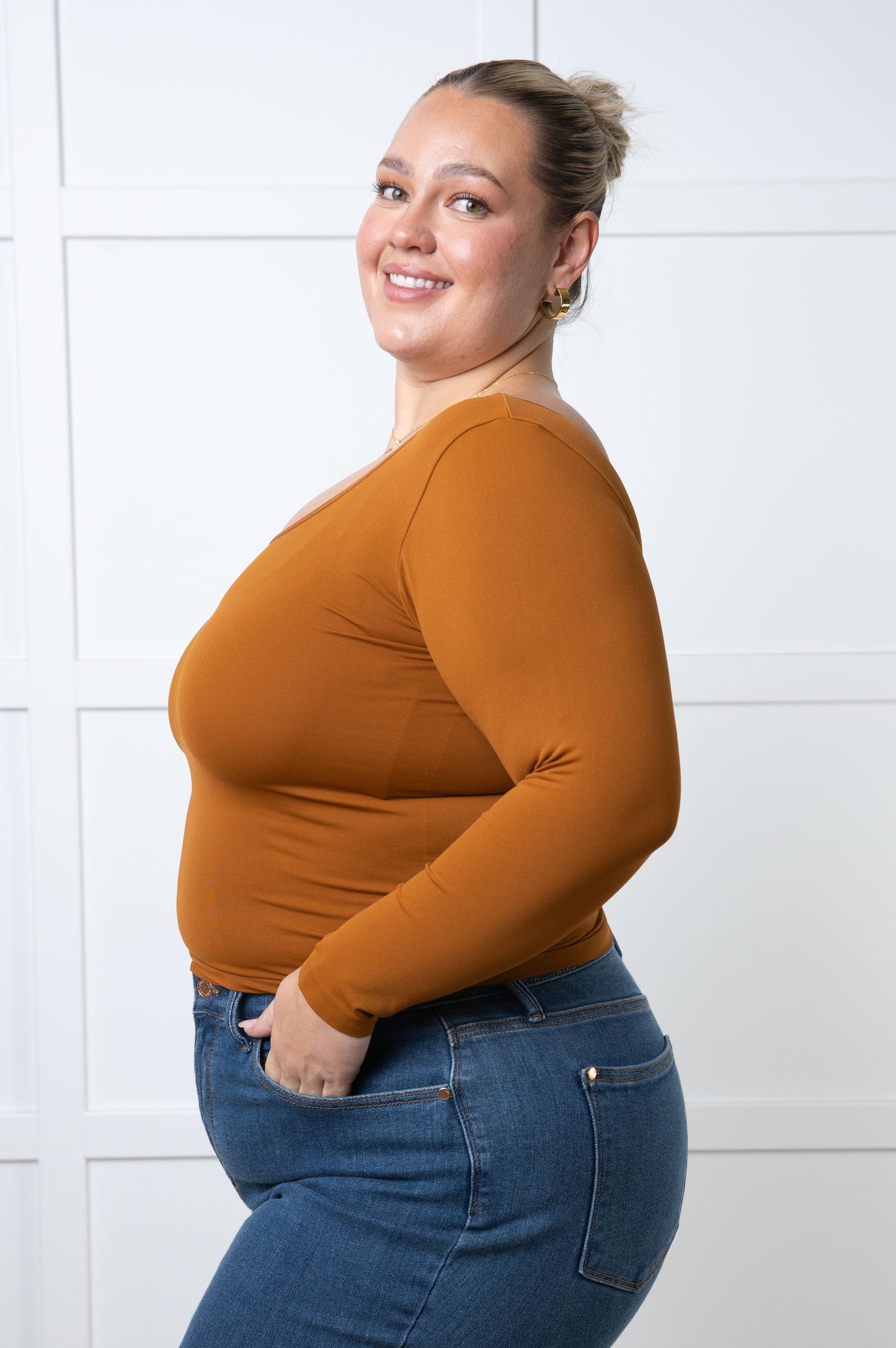 Amber Moon Basics: Seamless Reversible V-Neck Caramel
