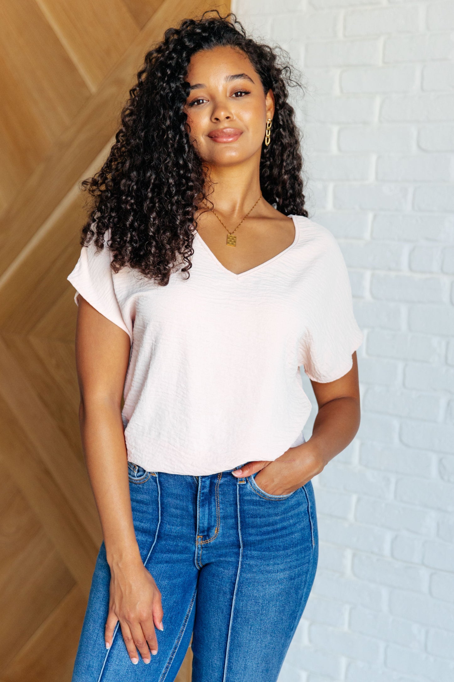 Amber Moon Basics V-Neck Top in Blush
