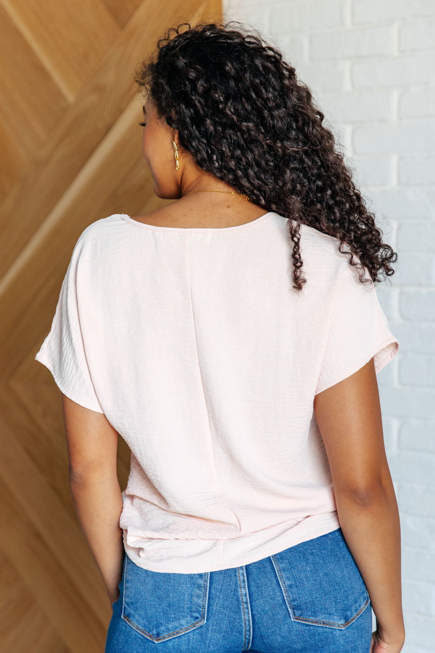 Amber Moon Basics V-Neck Top in Blush