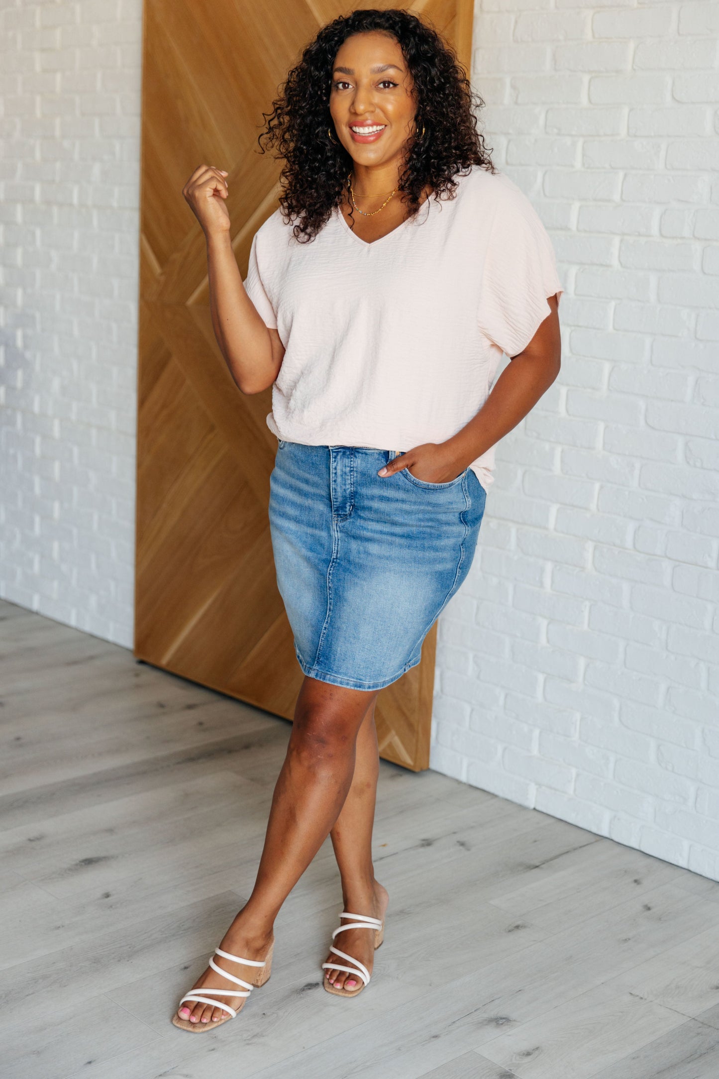 Amber Moon Basics V-Neck Top in Blush