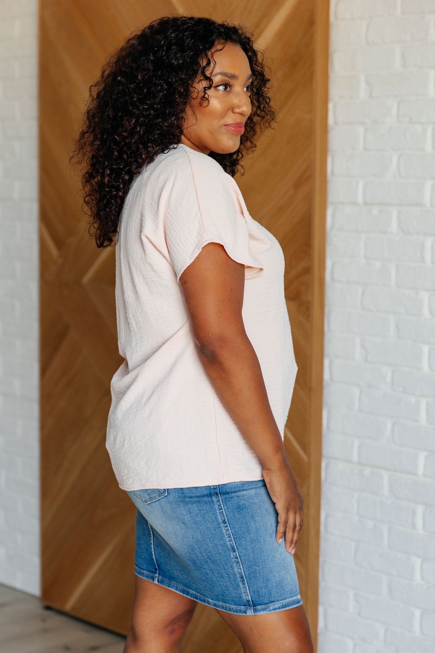 Amber Moon Basics V-Neck Top in Blush
