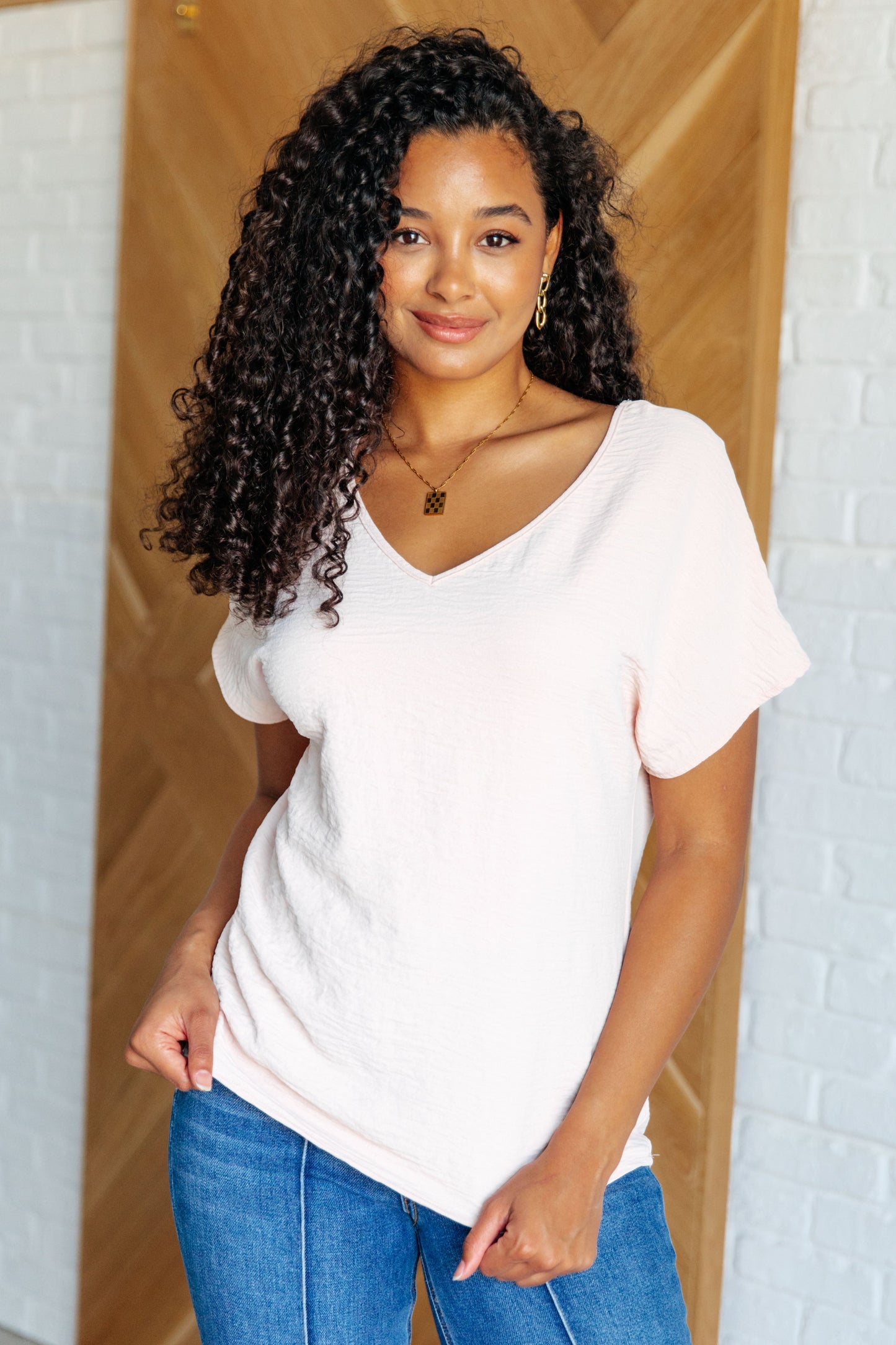 Amber Moon Basics V-Neck Top in Blush