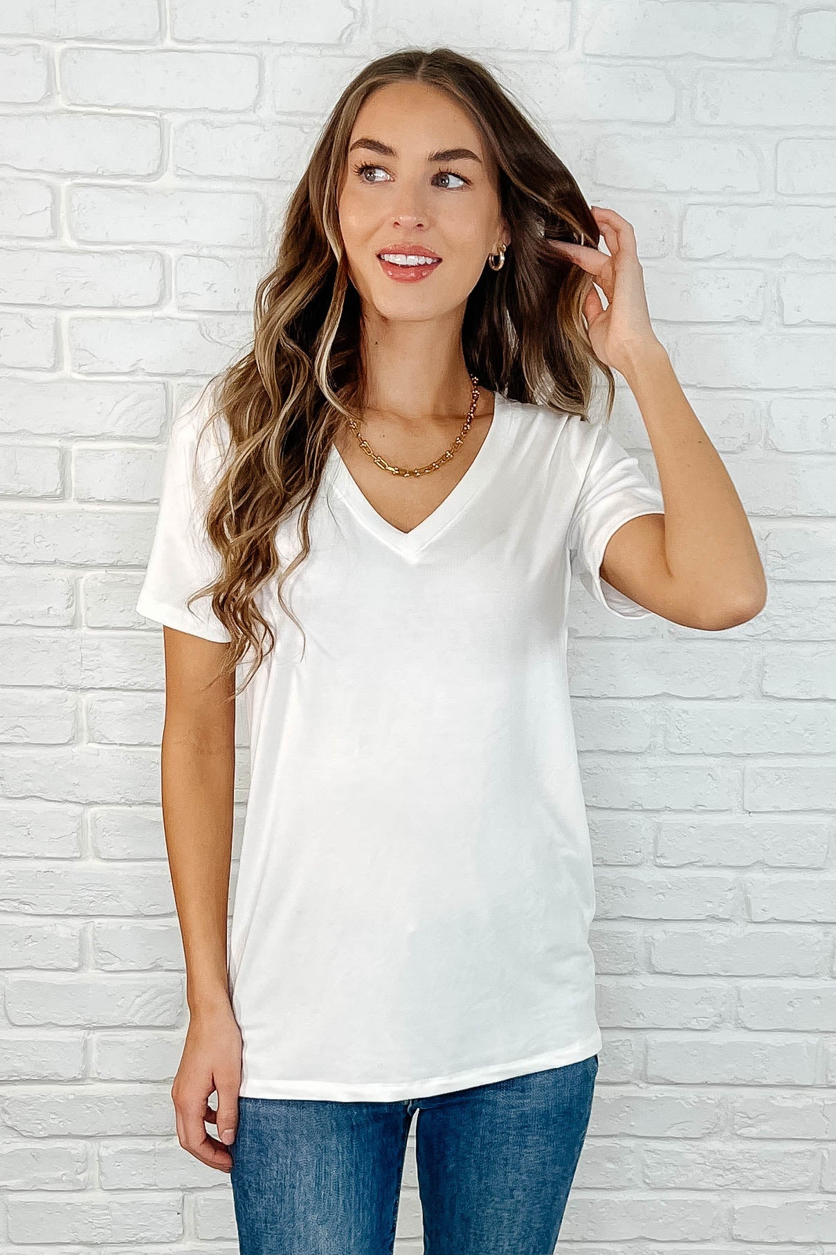 Every Outfit Basic V-Neck Top in Off White