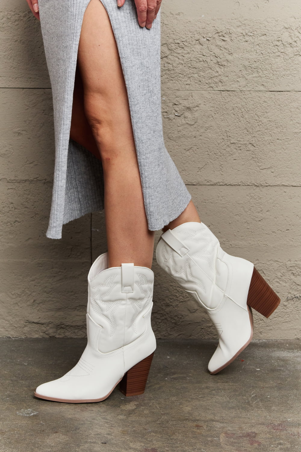Bella Cowboy Boots in White