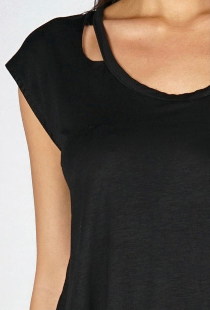 Onyx Tee